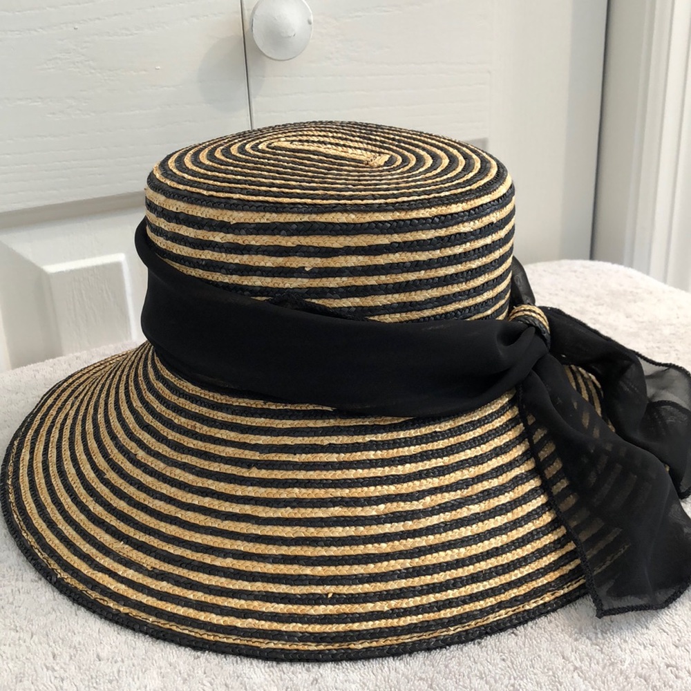 Straw and black striped hat pretty and clean - Picture 3 of 5